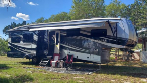 Twin Falls Luxury RV Glamping - Pinnacle